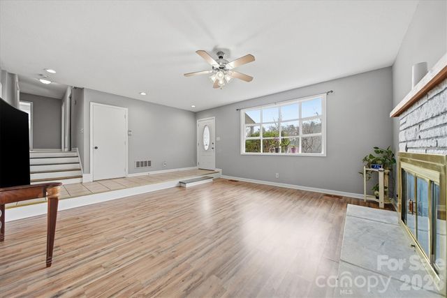 212 Newland Place NW, Lenoir, NC 28645