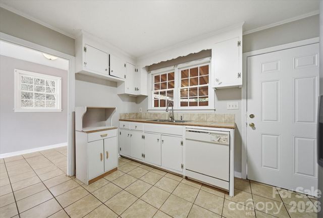 212 Newland Place NW, Lenoir, NC 28645