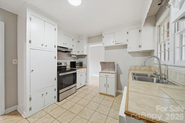 212 Newland Place NW, Lenoir, NC 28645