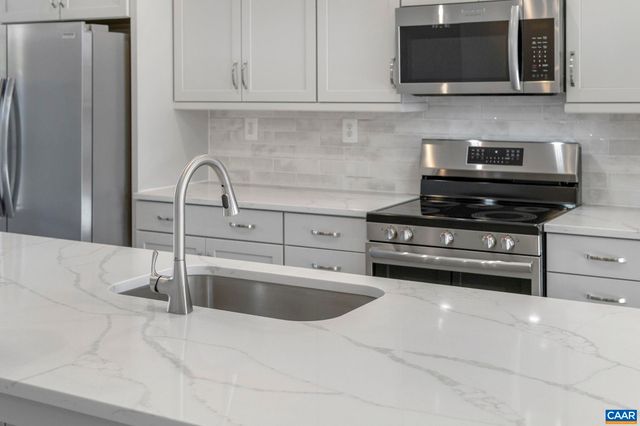 736 PARK RIDGE DR, Crozet, VA 22932