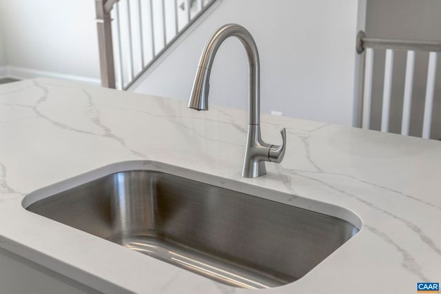 736 PARK RIDGE DR, Crozet, VA 22932