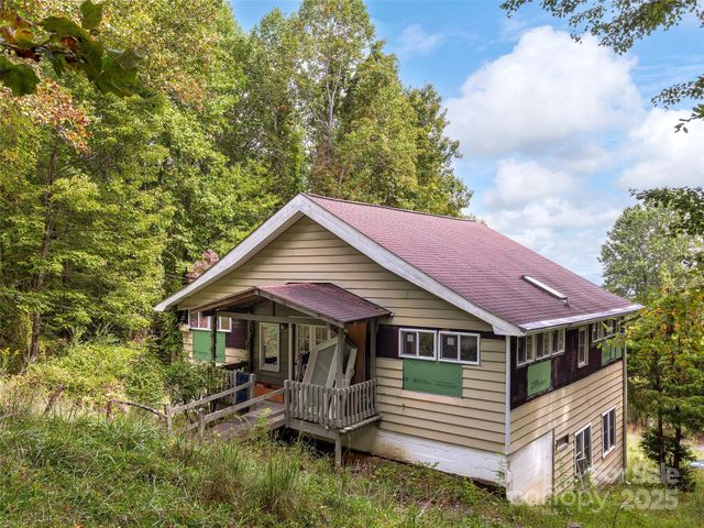 1475 Indian Cave Road, Hendersonville, NC 28739