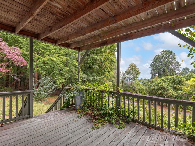 1475 Indian Cave Road, Hendersonville, NC 28739