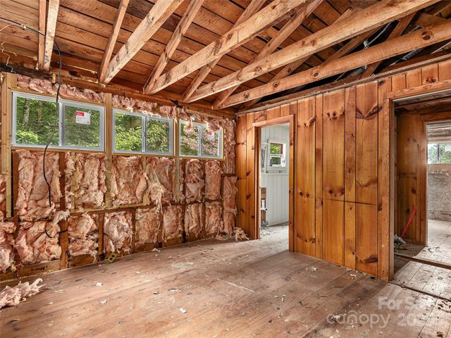 1475 Indian Cave Road, Hendersonville, NC 28739