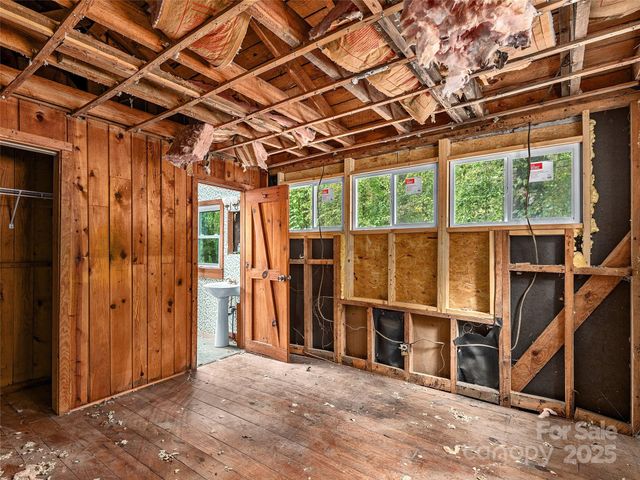 1475 Indian Cave Road, Hendersonville, NC 28739