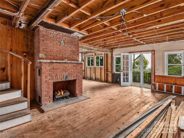 1475 Indian Cave Road, Hendersonville, NC 28739