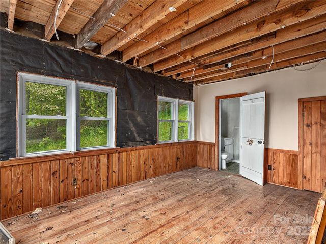 1475 Indian Cave Road, Hendersonville, NC 28739