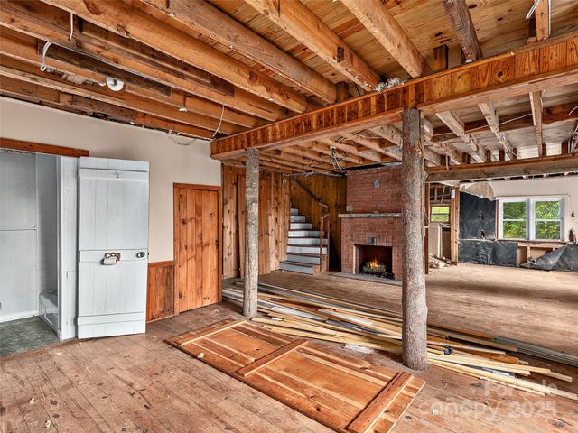 1475 Indian Cave Road, Hendersonville, NC 28739