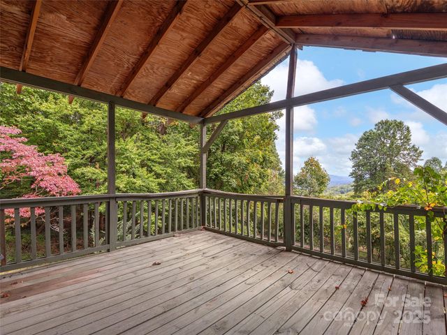 1475 Indian Cave Road, Hendersonville, NC 28739