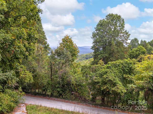 1475 Indian Cave Road, Hendersonville, NC 28739