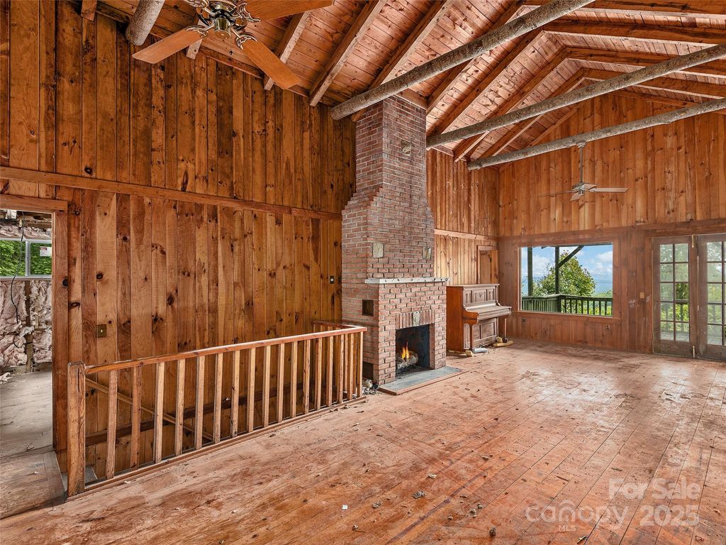 1475 Indian Cave Road, Hendersonville, NC 28739