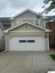 6803 Summerset Court, Lincoln, NE 68516