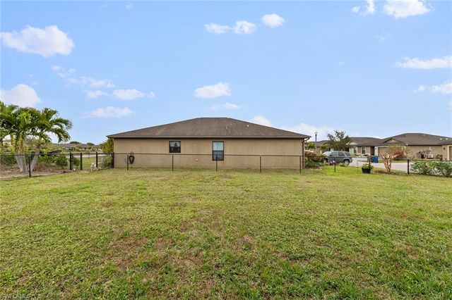 300 Shadow Lakes DR, Lehigh Acres, FL 33974