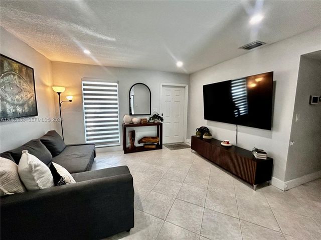19302 NW 47th Place 19302, Miami Gardens, FL 33055
