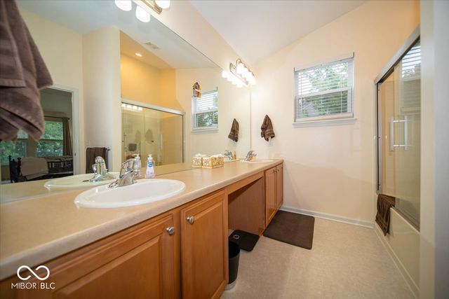 11979 Sellerton Drive, Fishers, IN 46037