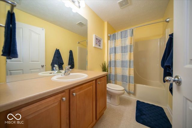 11979 Sellerton Drive, Fishers, IN 46037