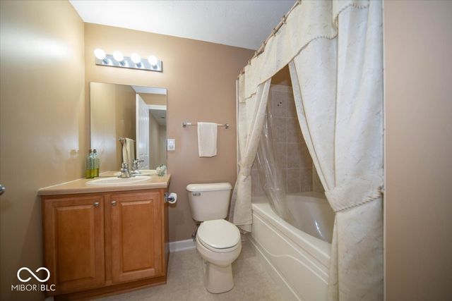 11979 Sellerton Drive, Fishers, IN 46037