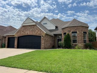 1016 Erinova Drive, Yukon, OK 73099