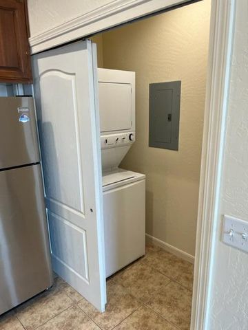 321 Jefferson Street SE 2-A, Albuquerque, NM 87108