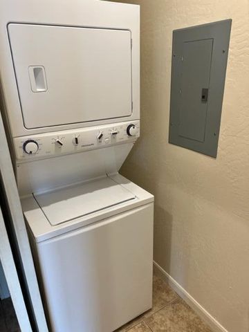 321 Jefferson Street SE 2-A, Albuquerque, NM 87108