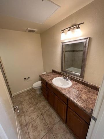 321 Jefferson Street SE 2-A, Albuquerque, NM 87108