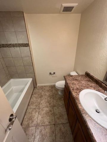 321 Jefferson Street SE 2-A, Albuquerque, NM 87108