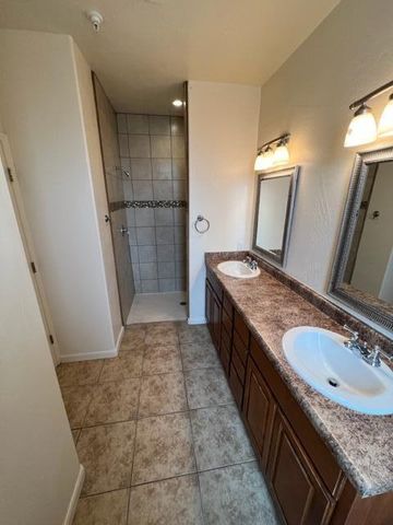 321 Jefferson Street SE 2-A, Albuquerque, NM 87108