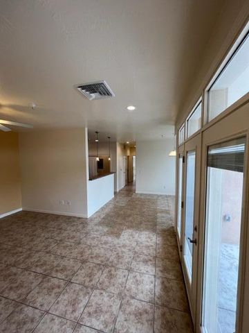 321 Jefferson Street SE 2-A, Albuquerque, NM 87108