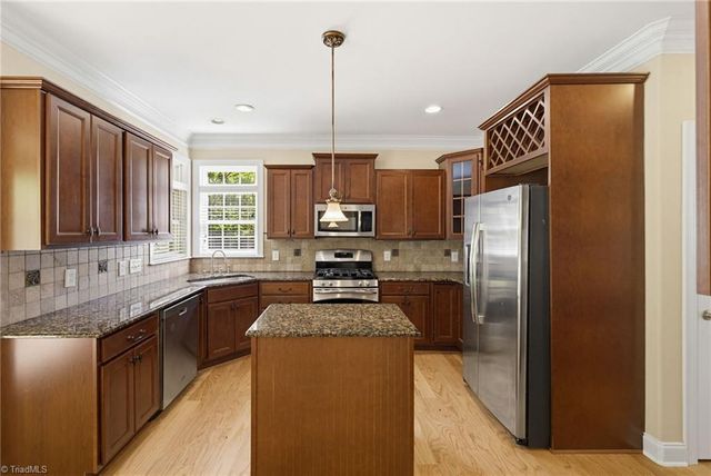 1391 Somerset Cove Drive, Winston-salem, NC 27103