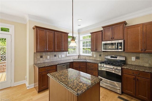 1391 Somerset Cove Drive, Winston-salem, NC 27103