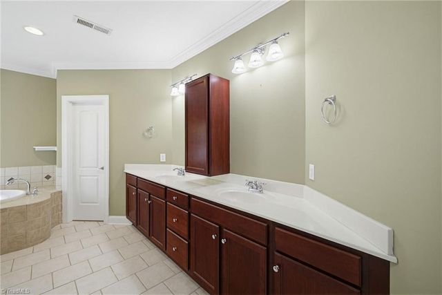 1391 Somerset Cove Drive, Winston-salem, NC 27103