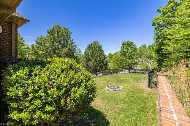 1391 Somerset Cove Drive, Winston-salem, NC 27103