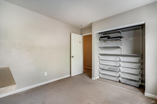 525 Oak Lake Ave, Santa Rosa, CA 95409