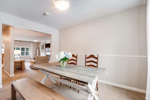 525 Oak Lake Ave, Santa Rosa, CA 95409