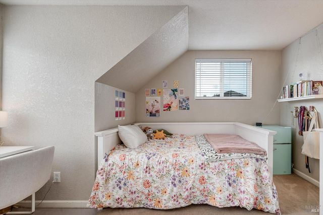 525 Oak Lake Ave, Santa Rosa, CA 95409