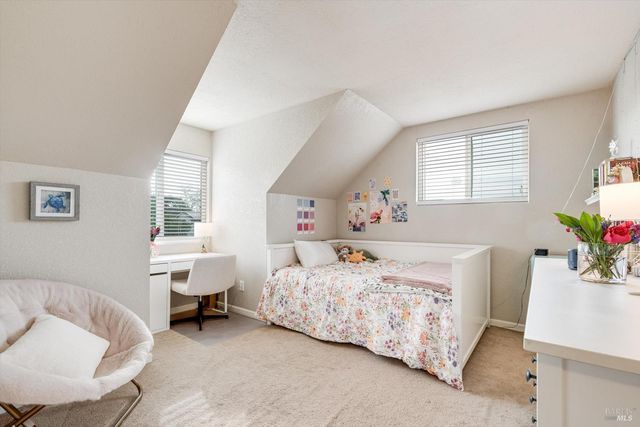 525 Oak Lake Ave, Santa Rosa, CA 95409