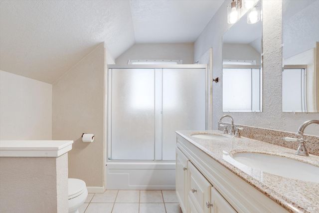 525 Oak Lake Ave, Santa Rosa, CA 95409