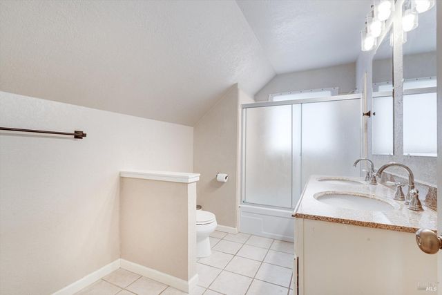 525 Oak Lake Ave, Santa Rosa, CA 95409