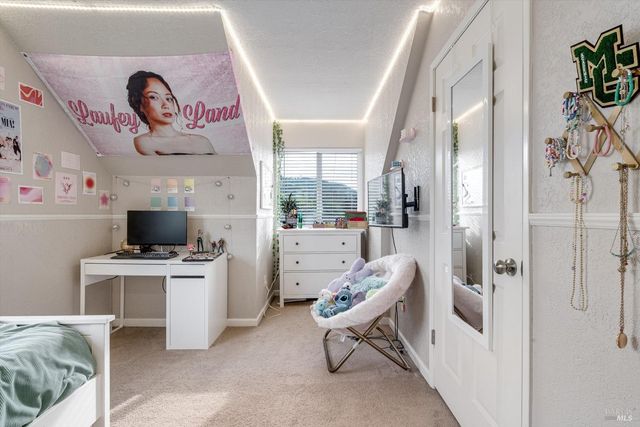 525 Oak Lake Ave, Santa Rosa, CA 95409