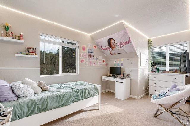 525 Oak Lake Ave, Santa Rosa, CA 95409