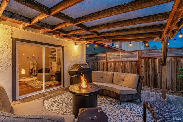 525 Oak Lake Ave, Santa Rosa, CA 95409