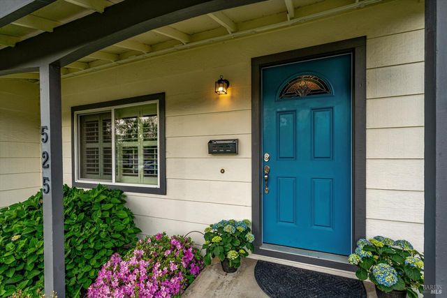525 Oak Lake Ave, Santa Rosa, CA 95409