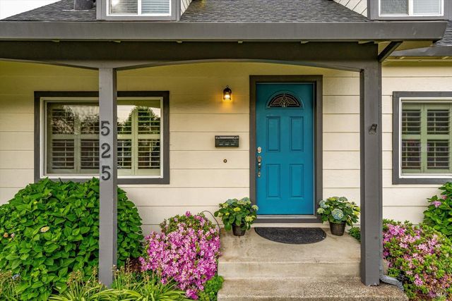 525 Oak Lake Ave, Santa Rosa, CA 95409