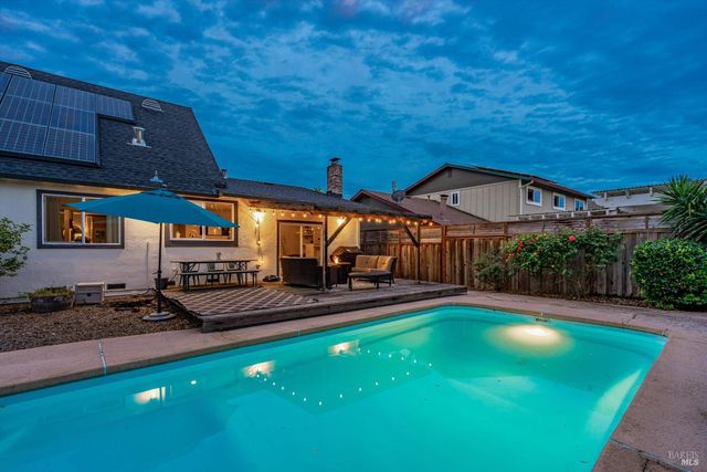 525 Oak Lake Ave, Santa Rosa, CA 95409