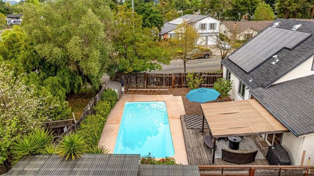 525 Oak Lake Ave, Santa Rosa, CA 95409