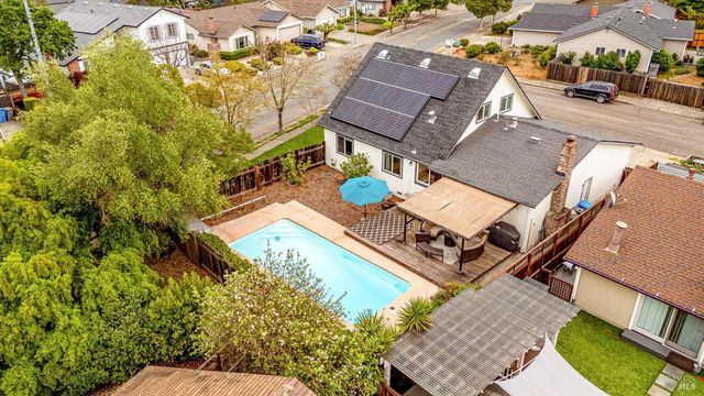 525 Oak Lake Ave, Santa Rosa, CA 95409