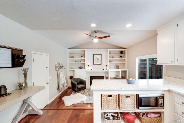 525 Oak Lake Ave, Santa Rosa, CA 95409