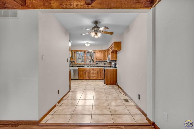 5337 SW Chelsea CT, Topeka, KS 66604