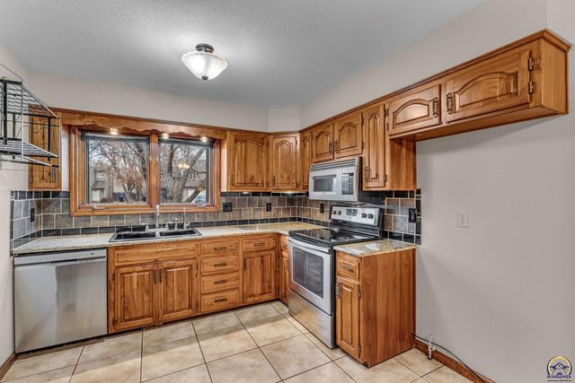 5337 SW Chelsea CT, Topeka, KS 66604