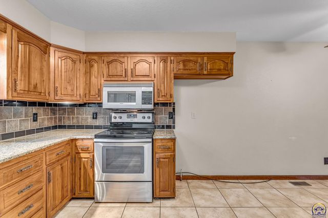 5337 SW Chelsea CT, Topeka, KS 66604